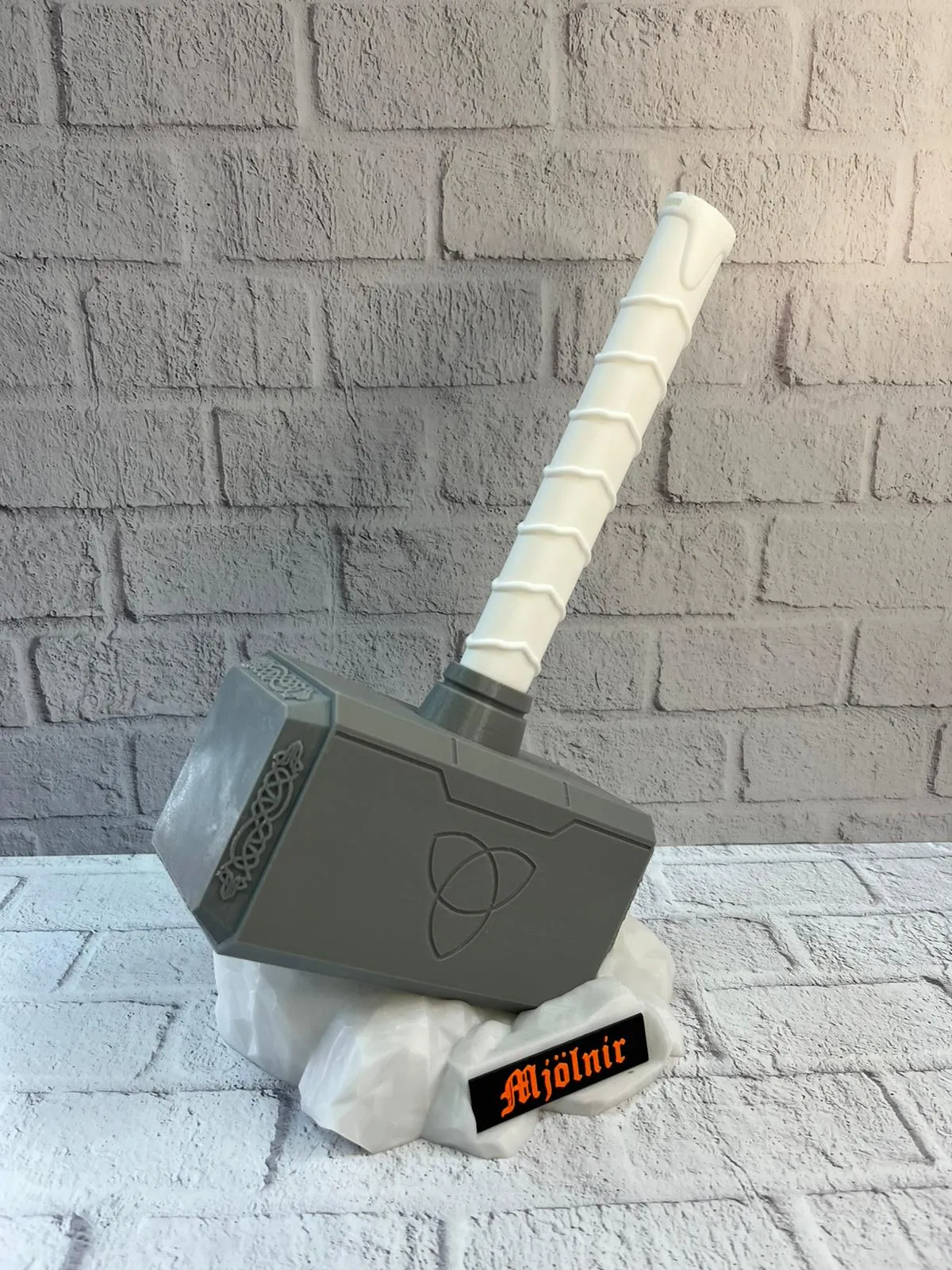 Thor Çekici Dekoratif Figür Mitolojik ve Fantastik Ev Aksesuarı 20x34 cm