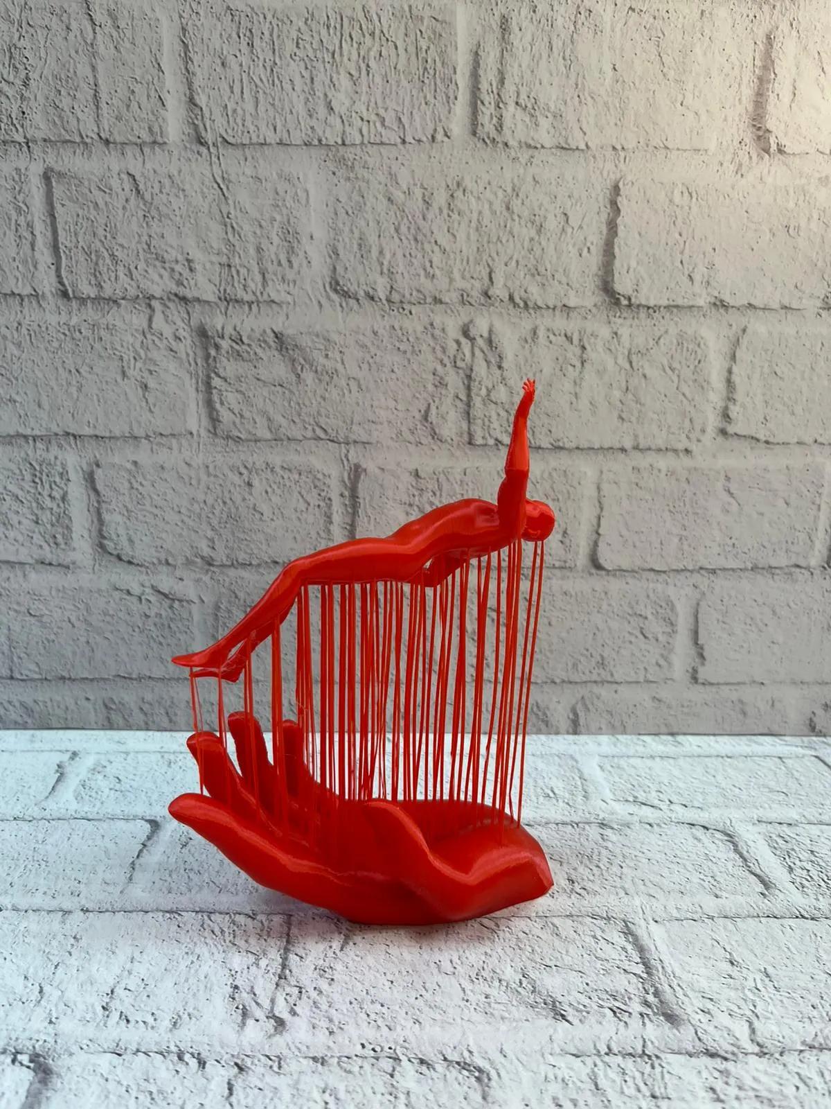 El Formlu İnsan Figürü Kırmızı Modern Dekoratif Biblo Soyut Tasarım 12x18 cm