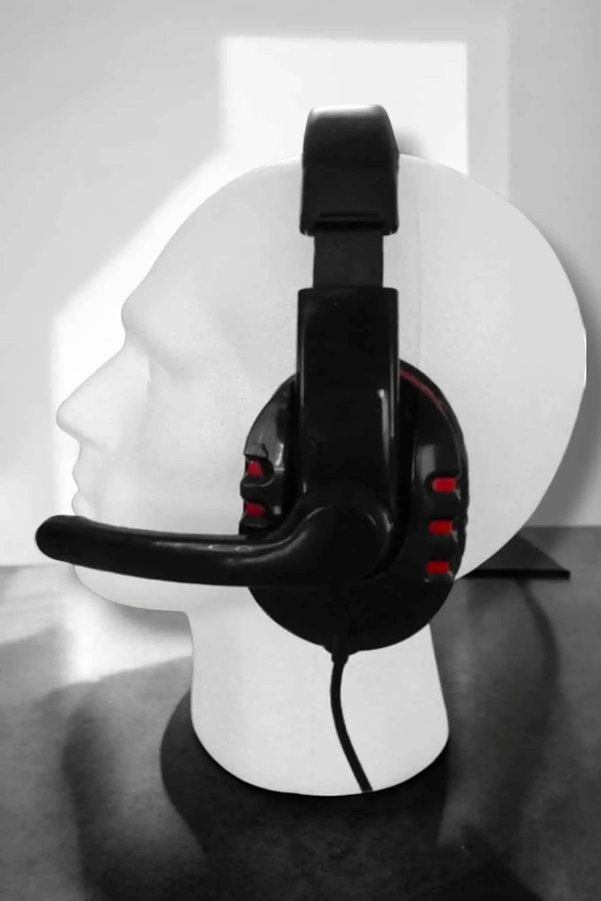 Yüksek Ses Kalitesi ve Aktif Gürültü Engelleme Özellikli Kablolu Mikrofonlu Kulaklık