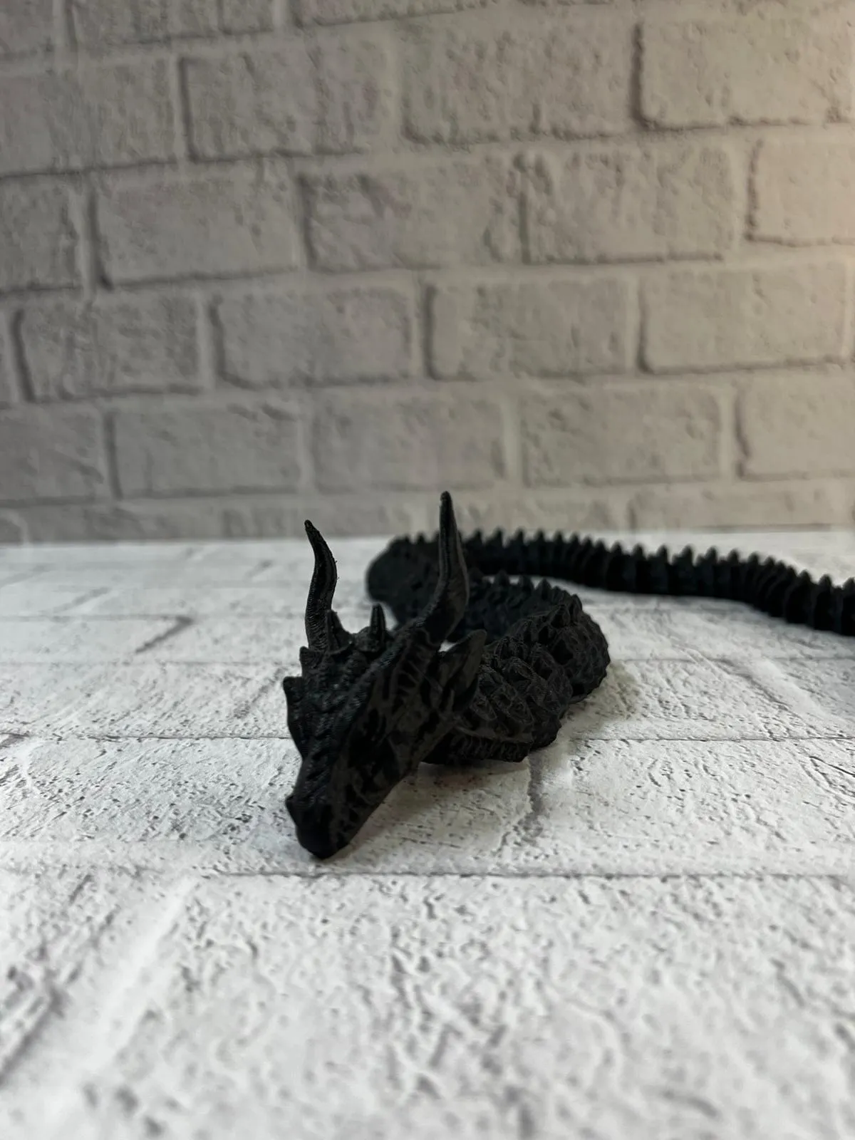 Siyah Hareketli Ejderha Figürü Esnek Gövdeli Dekoratif Tasarım 60 cm