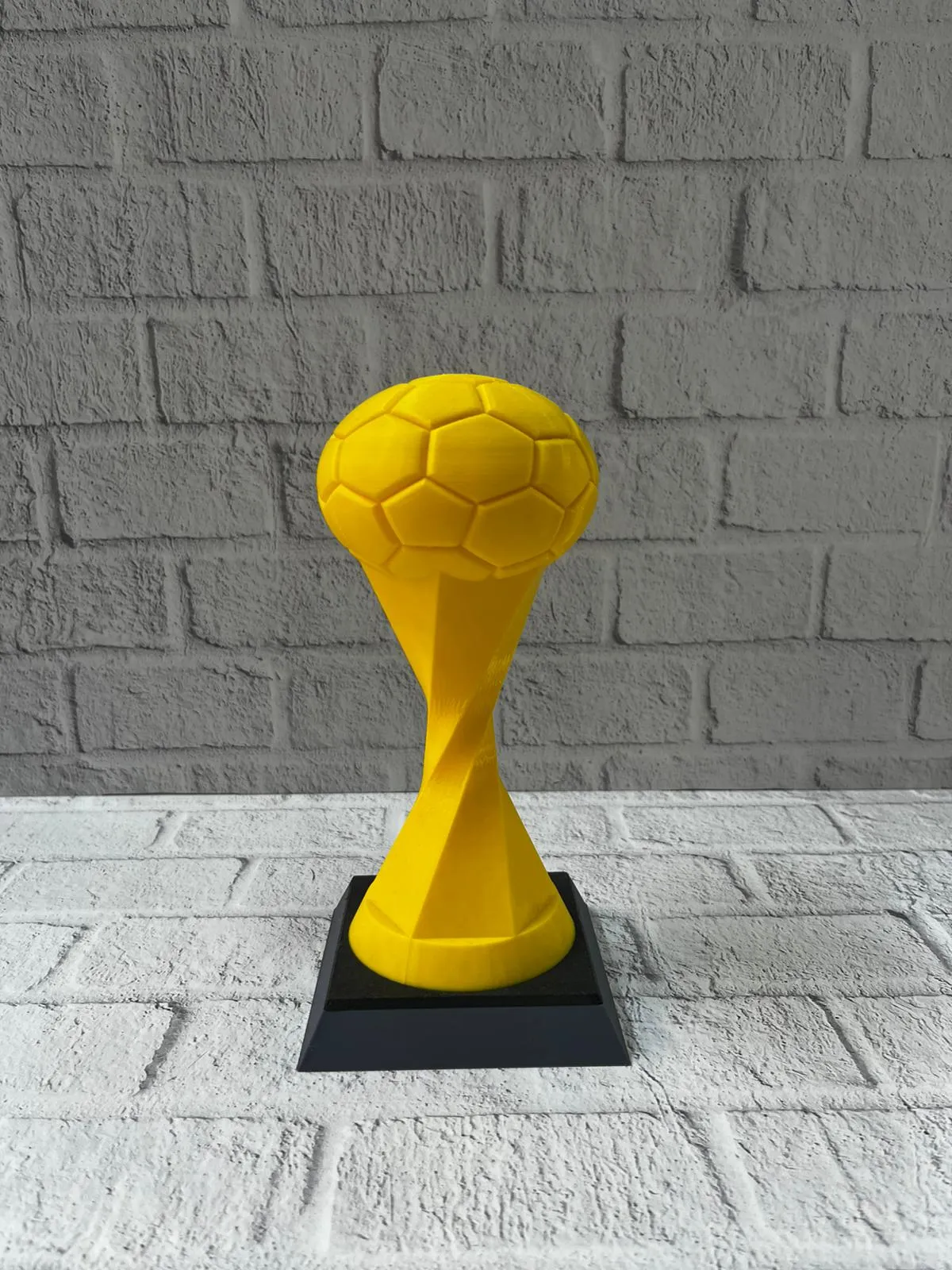 Futbol Toplu Sarı Kupa 21cm Masaüstü Dekor Ödül Figürü