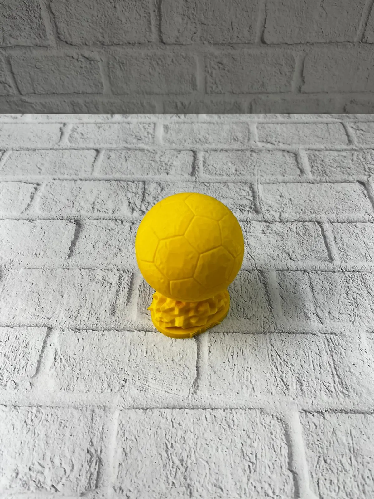 Mini FIFA Futbol Topu Biblo Sarı Renk 10cm Spor Temalı Dekor