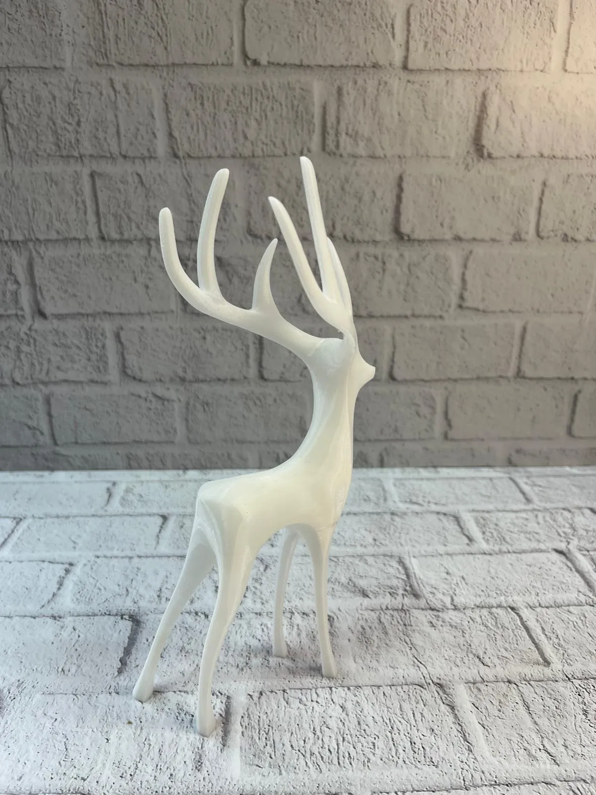 Beyaz Dekoratif Geyik Figürü Şık Ev Aksesuarı