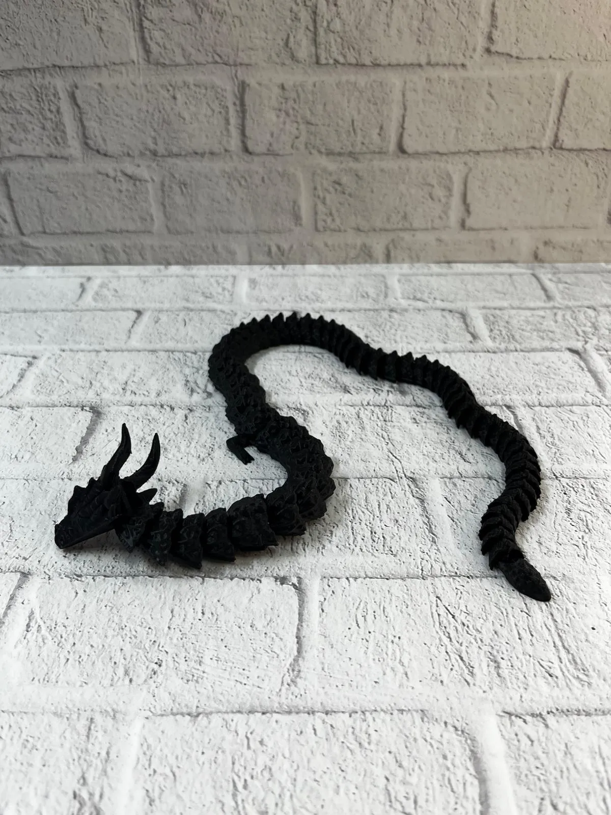 Siyah Hareketli Ejderha Figürü Esnek Gövdeli Dekoratif Tasarım 60 cm